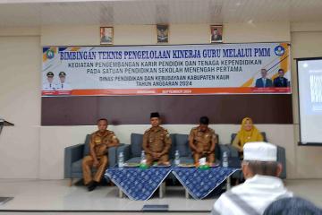 kepala dinas dan jajaran duduk bersama